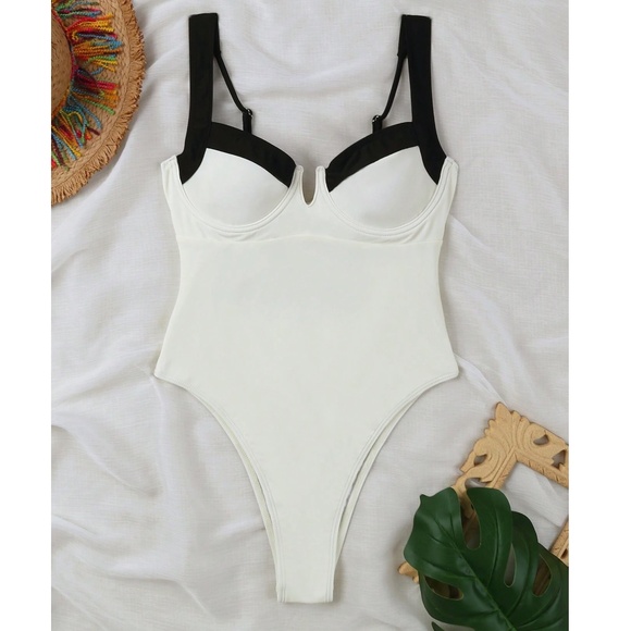 Color Block High Cut Bottom One Piece Monokini Swimsuit - Picture 2 of 7